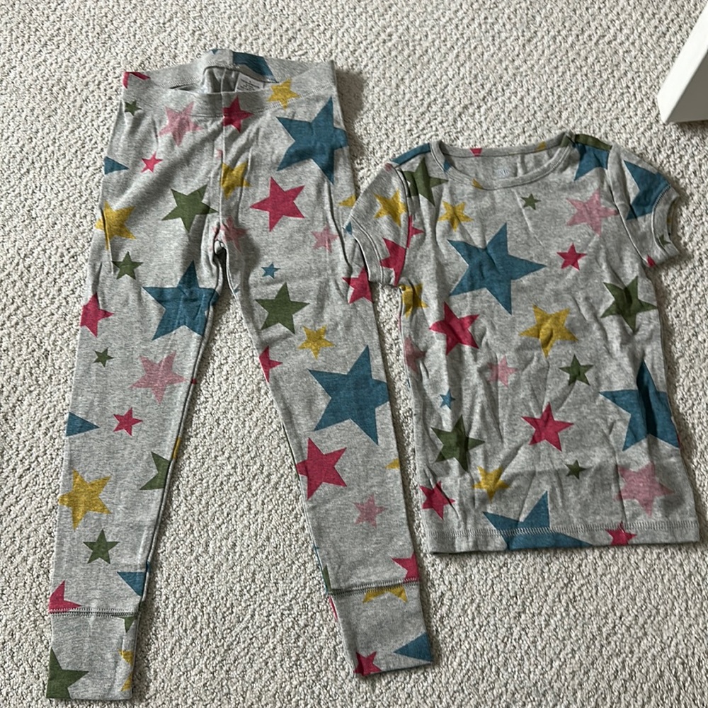 GAP Kids 100% Organic Cotton Star PJ Set, gray, new, size 6 girls